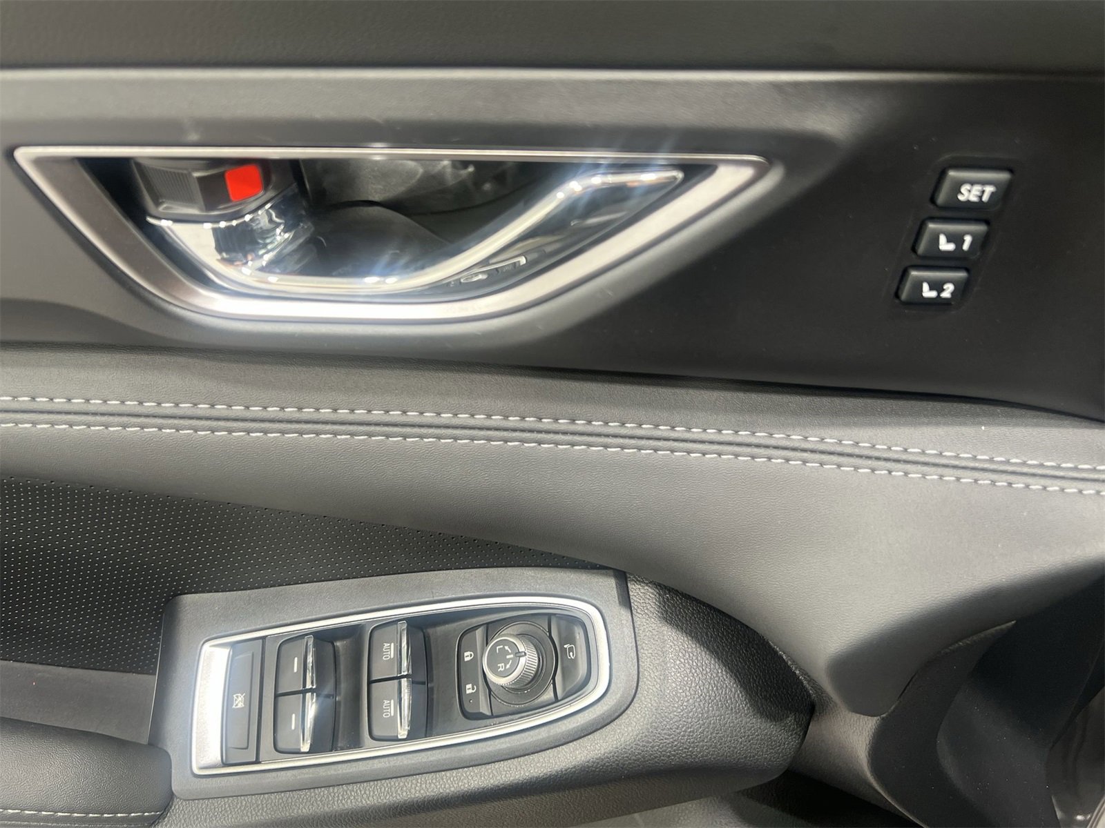 Certified 2024 Subaru Ascent Limited w/ Technology Package image 13