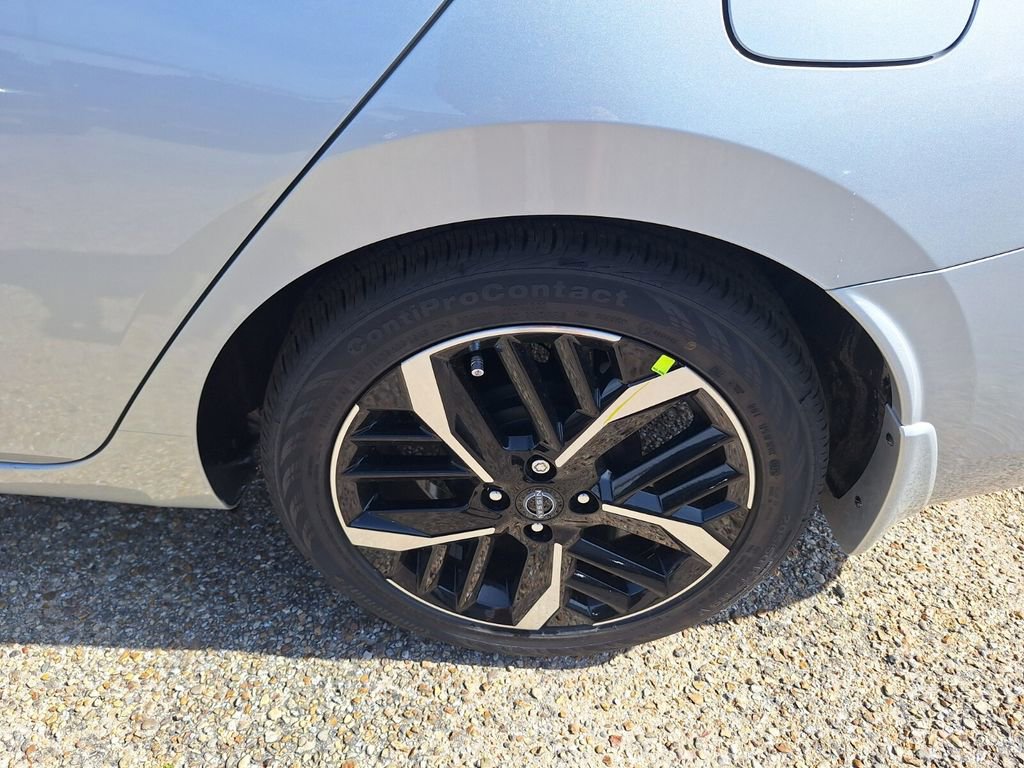 New 2025 Nissan Versa SR w/ Trunk Package image 23