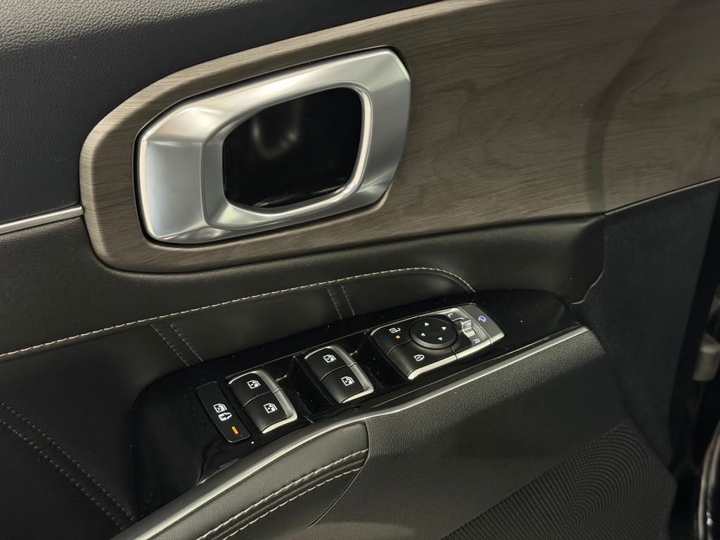 Used 2024 Kia Sorento SX image 14