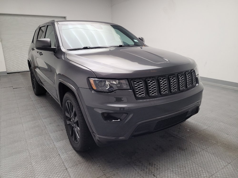 Used 2018 Jeep Grand Cherokee Altitude AWD/4WD image 14