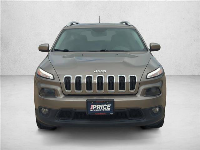 Used 2017 Jeep Cherokee Latitude FWD image 2