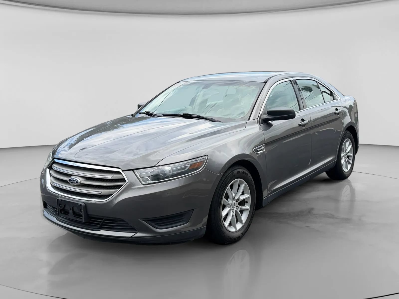Used 2014 Ford Taurus SE FWD image 1