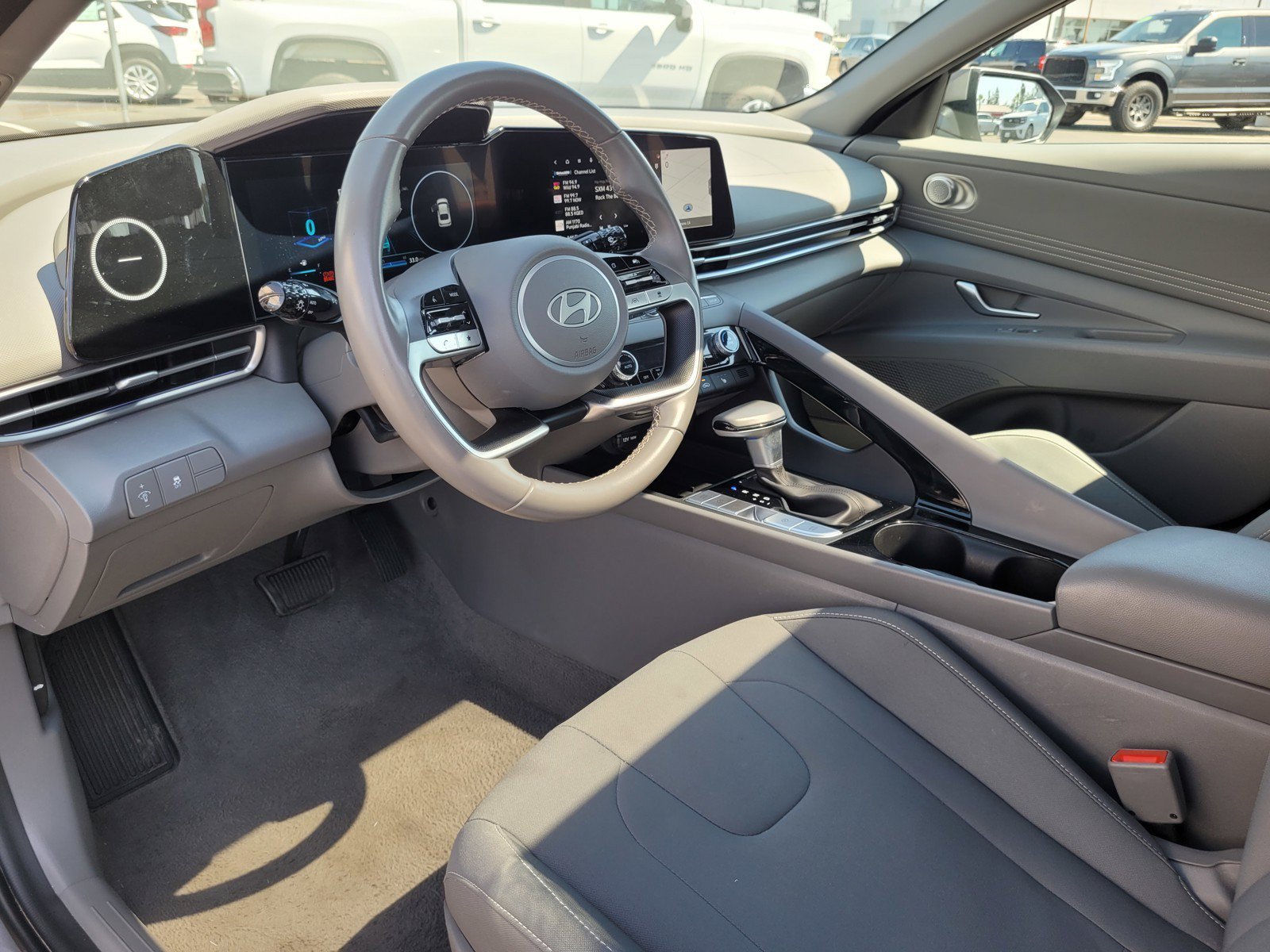 Used 2025 Hyundai Elantra SEL FWD image 10