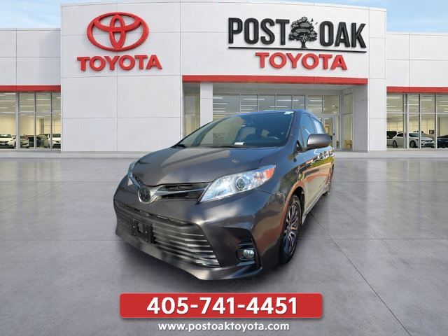 Used 2019 Toyota Sienna XLE w/ XLE Navigation Package FWD image 12