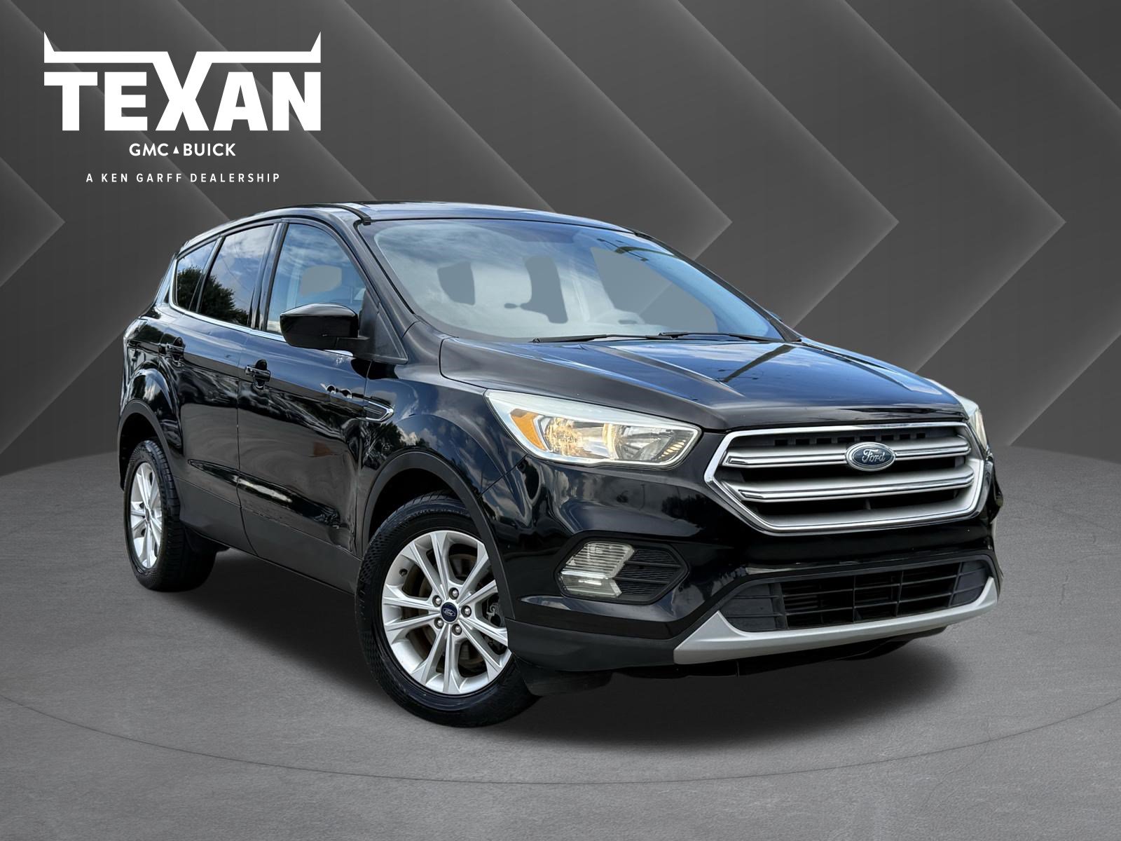 Used 2017 Ford Escape SE FWD image 1
