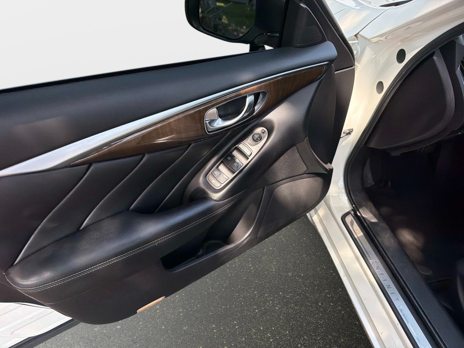 Used 2018 INFINITI Q50 Luxe w/ Cargo Package (L95) RWD image 17