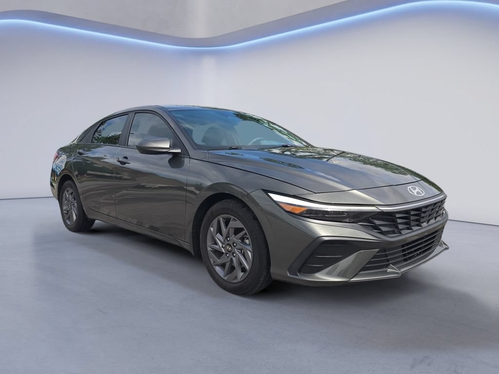 Used 2024 Hyundai Elantra SEL FWD image 8