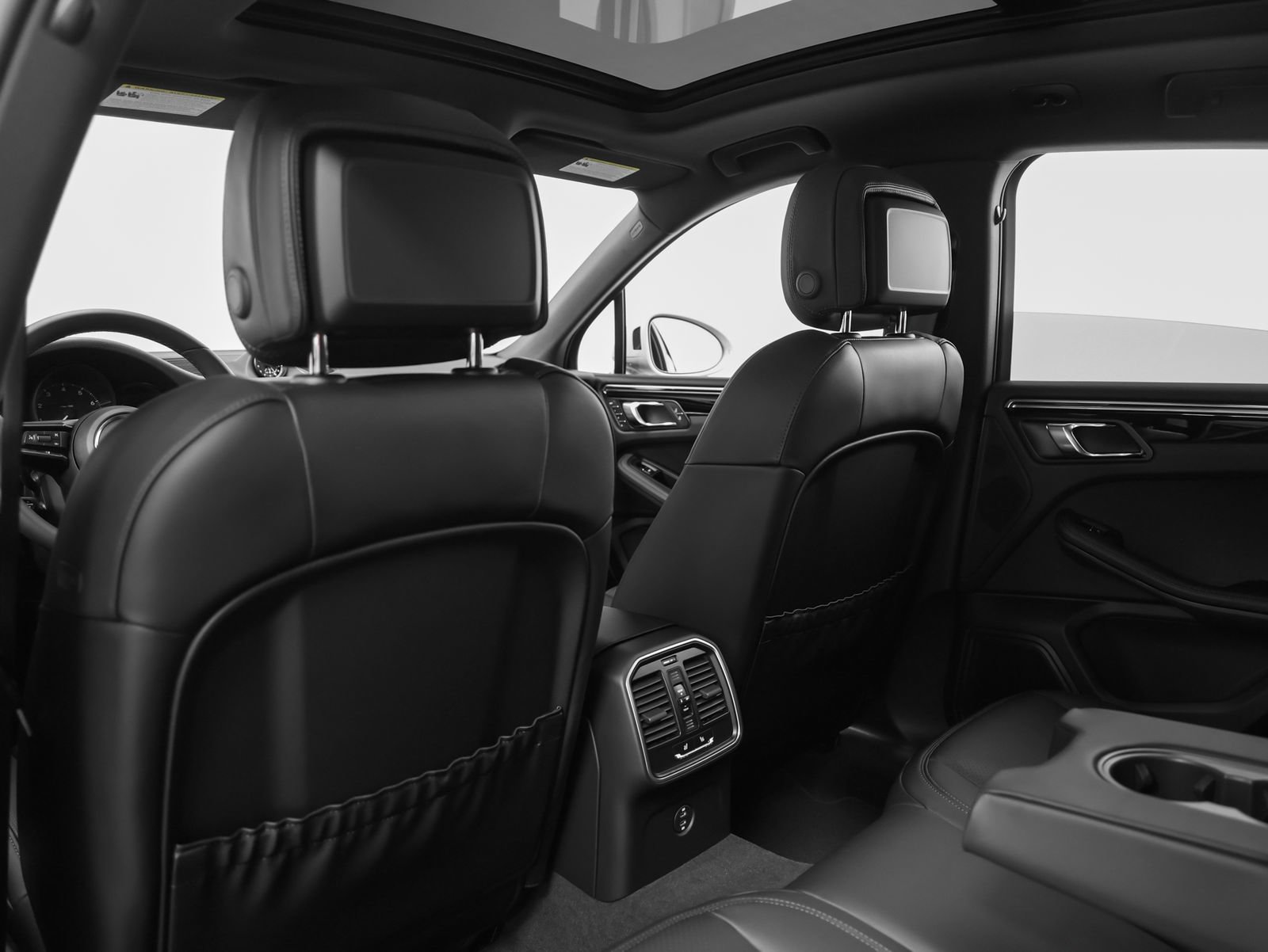 New 2026 Porsche Macan AWD/4WD image 37
