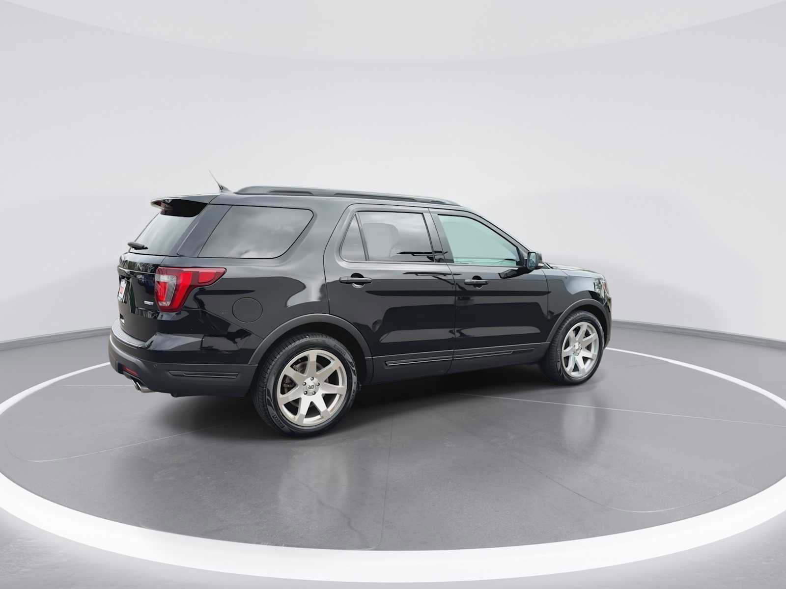 Used 2018 Ford Explorer Sport w/ Equipment Group 401A AWD/4WD image 8