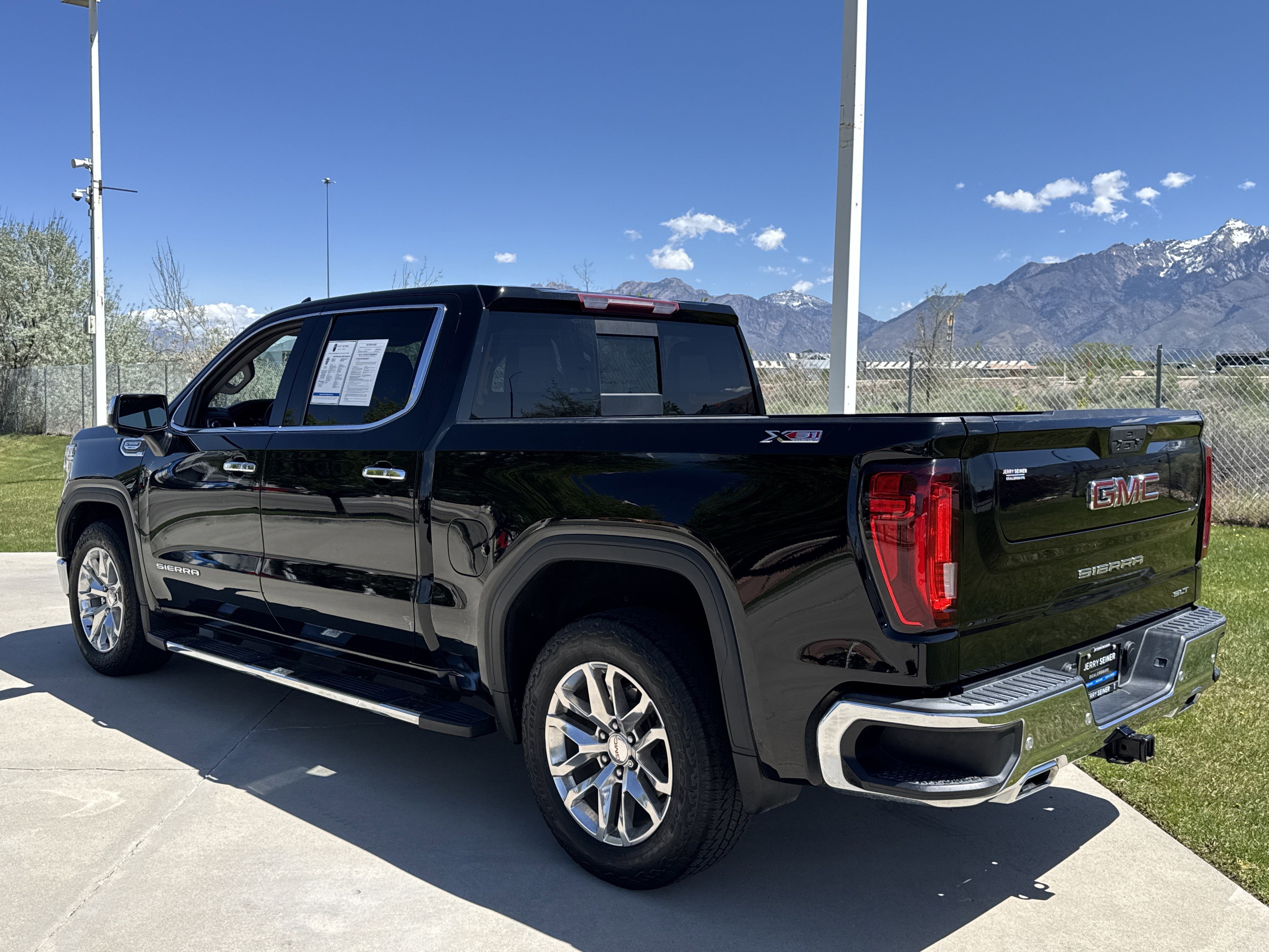 Used 2022 GMC Sierra 1500 SLT AWD/4WD image 3