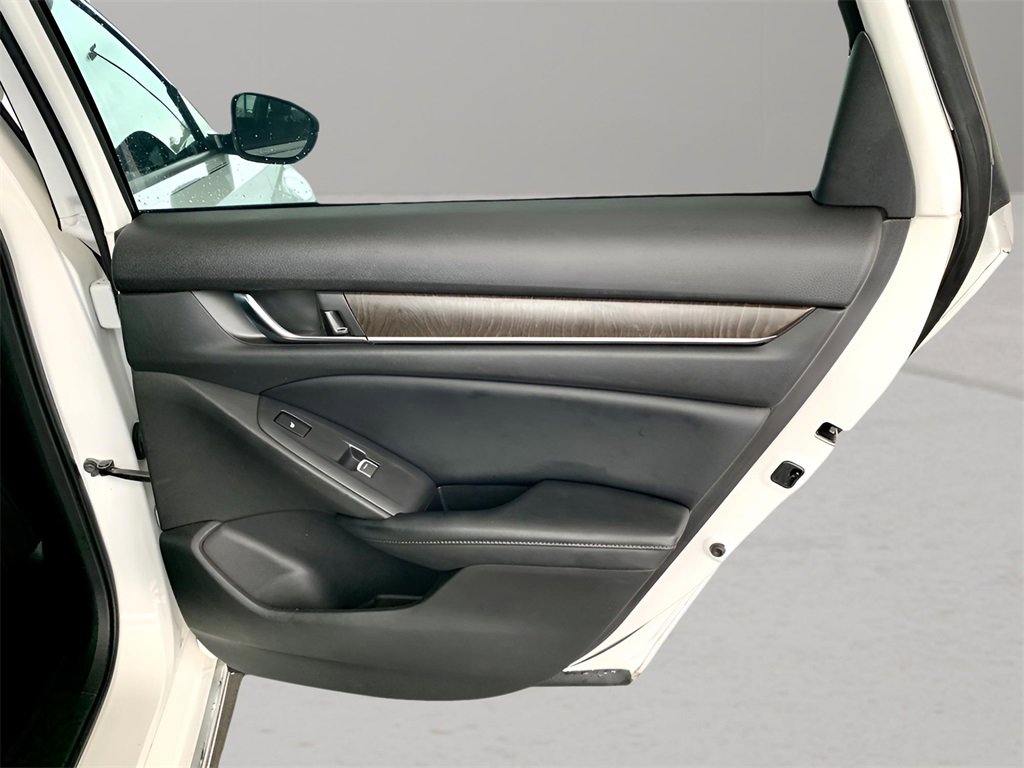 Used 2018 Honda Accord Touring image 22