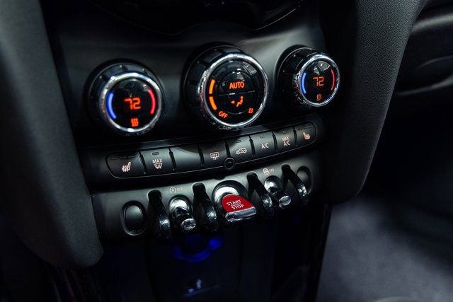 Used 2021 MINI Cooper 4-Door Hardtop image 19