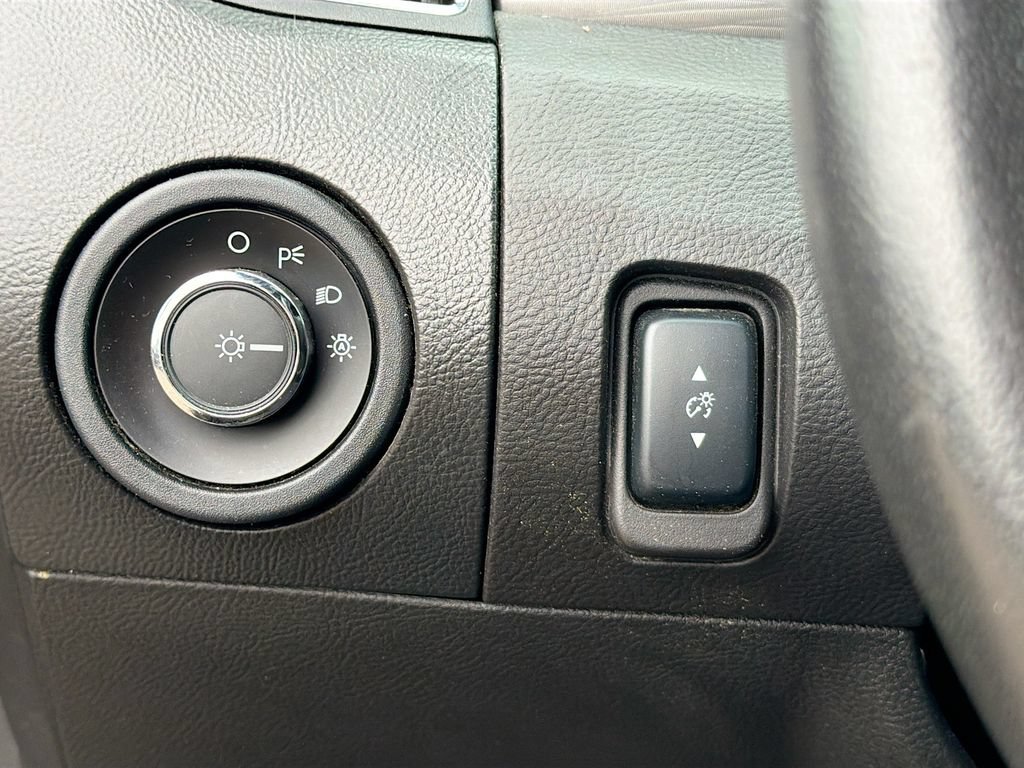 Used 2016 Ford Taurus SEL FWD image 10