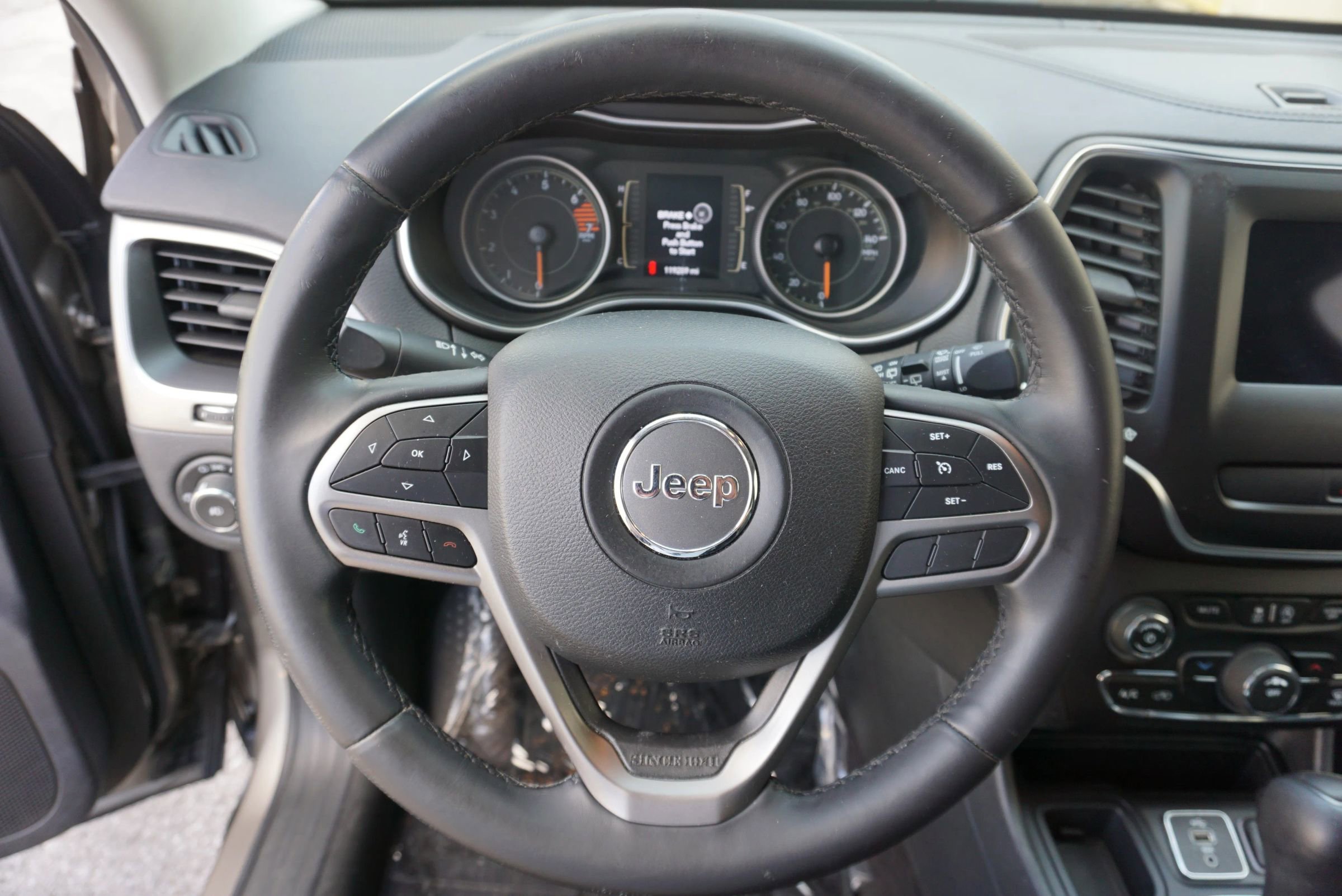 Used 2019 Jeep Cherokee Latitude Plus image 22