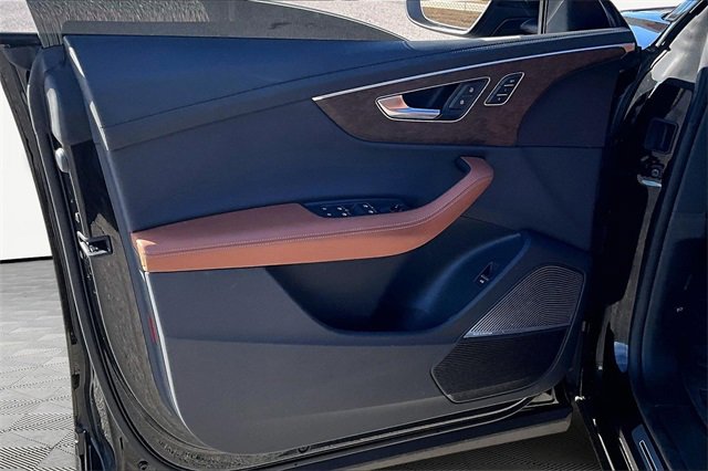Used 2025 Audi Q8 Prestige w/ Prestige Package image 18