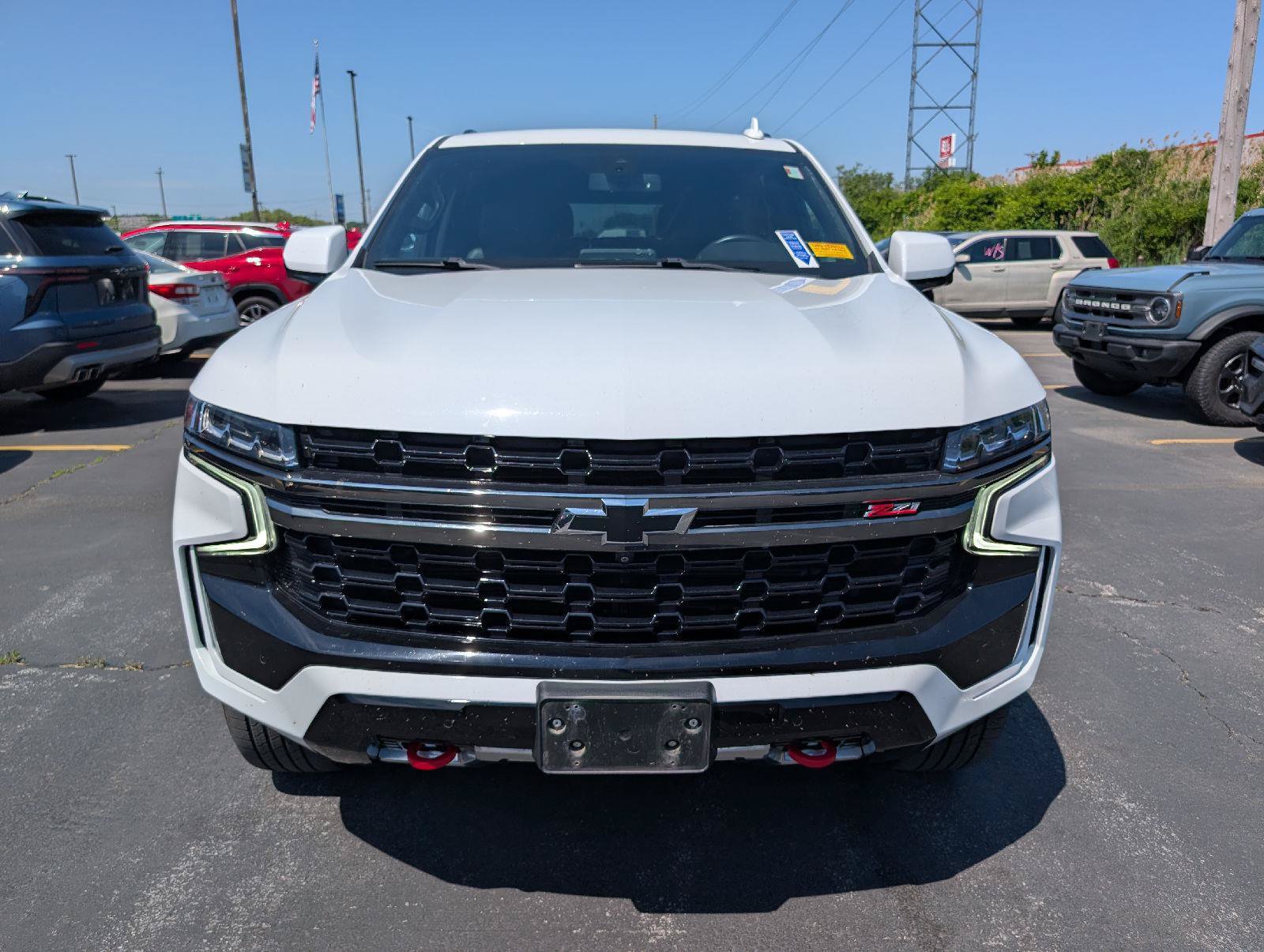 Used 2022 Chevrolet Tahoe Z71 w/ Luxury Package AWD/4WD image 2