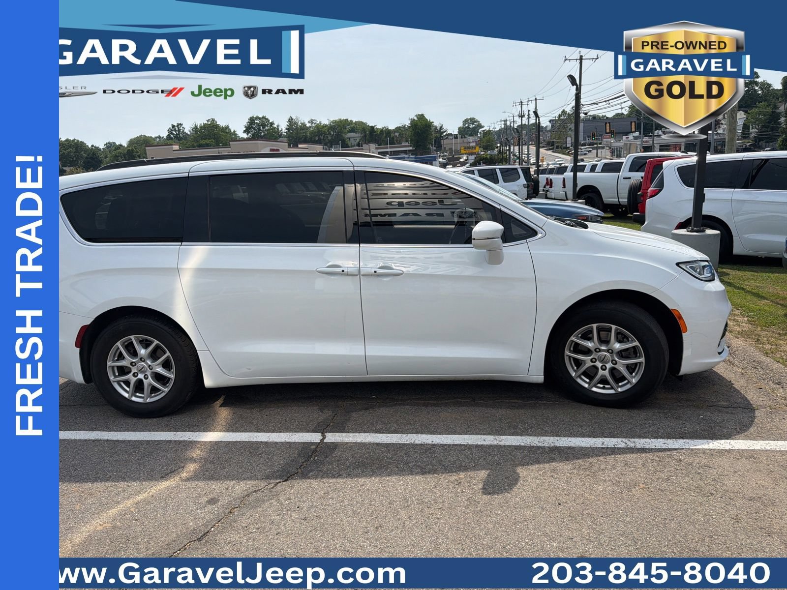 Used 2022 Chrysler Pacifica Touring-L FWD image 2