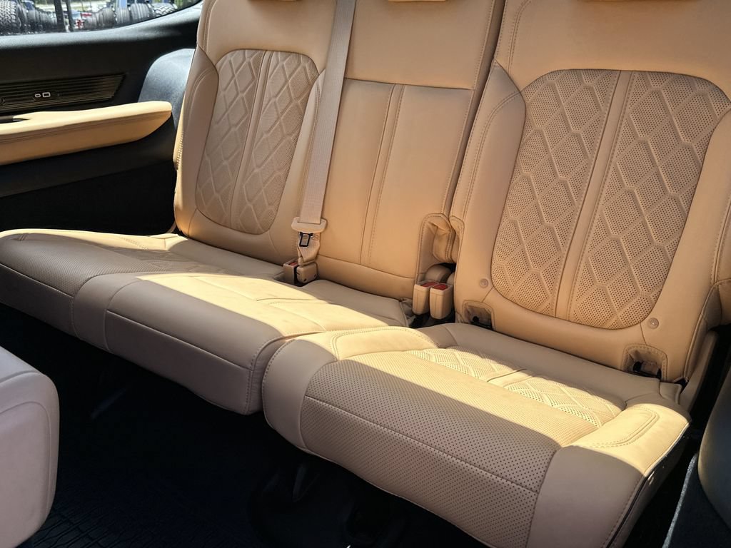 Certified 2024 Jeep Grand Wagoneer Series III w/ Rear Seat Video Group 1 AWD/4WD image 16