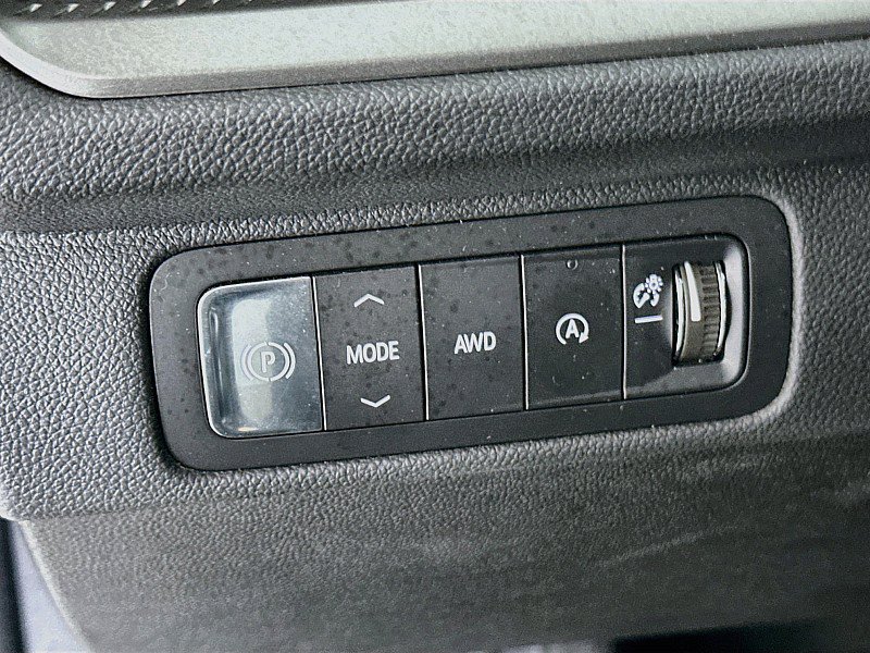 Used 2025 Chevrolet Traverse LT AWD/4WD image 10
