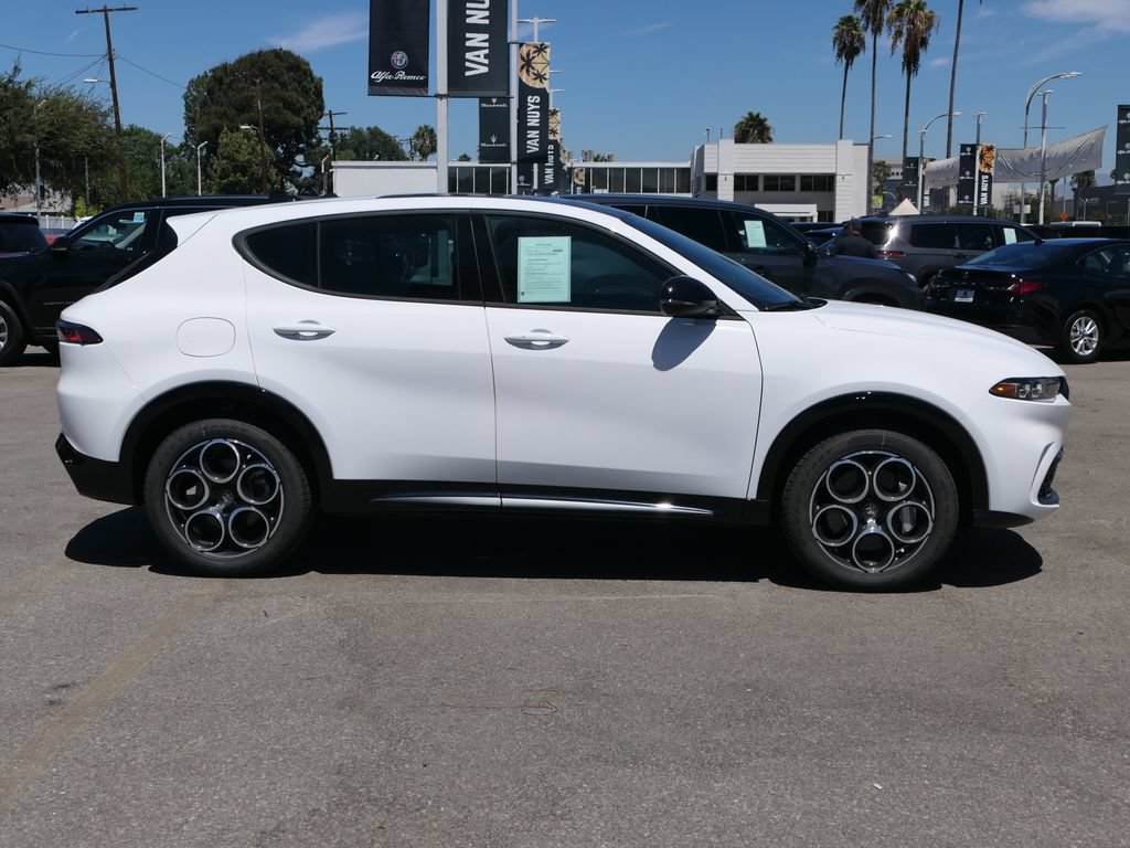 Used 2025 Alfa Romeo Tonale AWD/4WD image 2