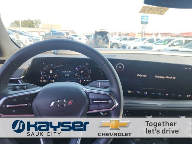 Used 2025 Chevrolet Suburban Z71 image 12