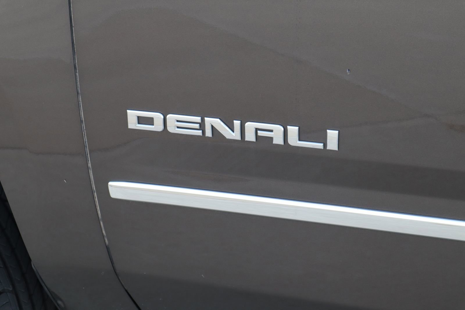 Used 2019 GMC Yukon Denali RWD image 3