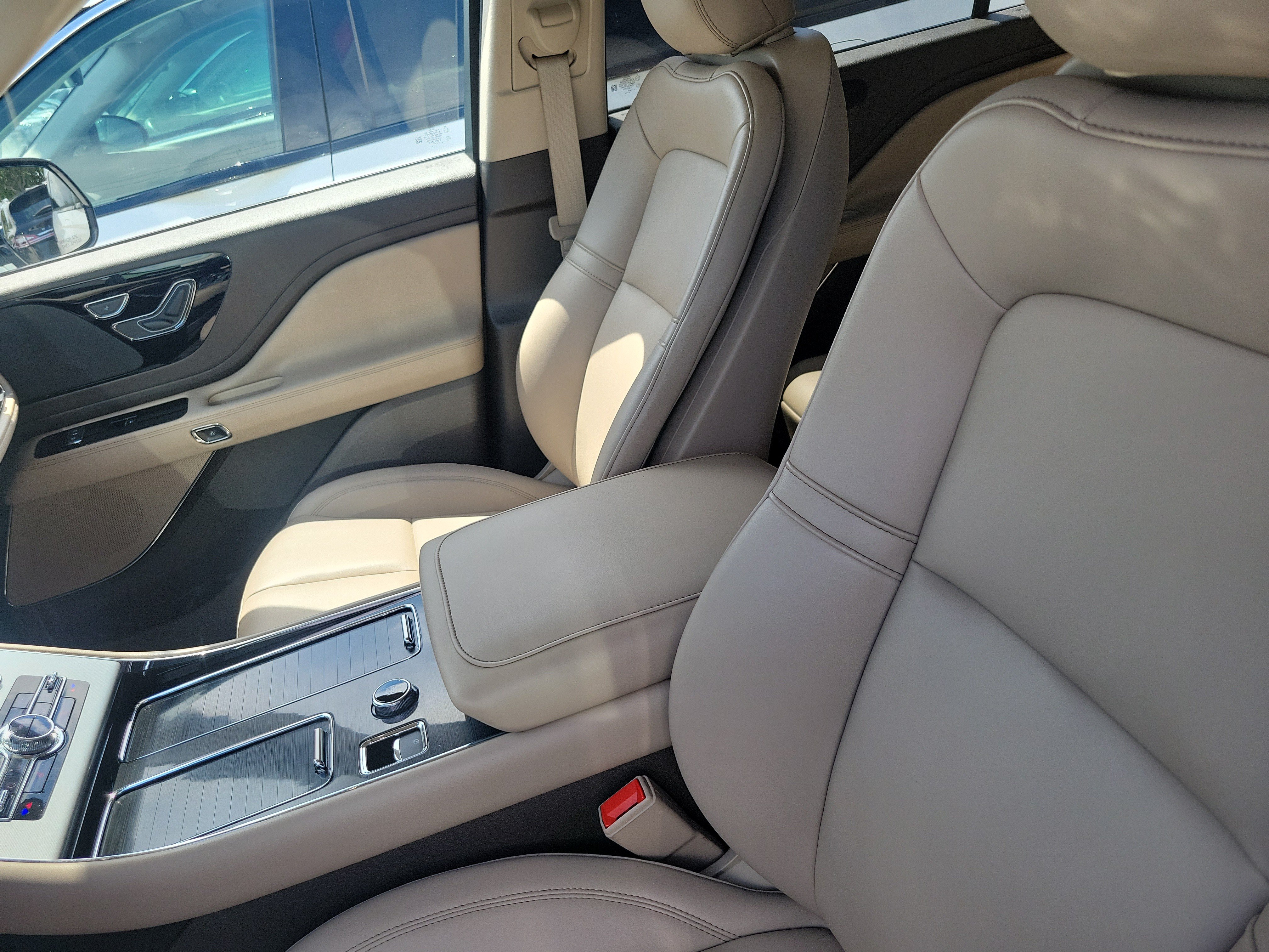 Certified 2024 Lincoln Aviator 2WD image 13