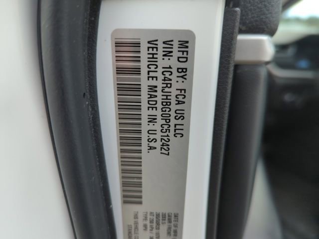 Used 2023 Jeep Grand Cherokee Limited w/ Luxury Tech Group II image 35