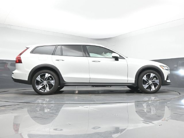 Used 2025 Volvo V60 B5 Cross Country Plus AWD/4WD image 41