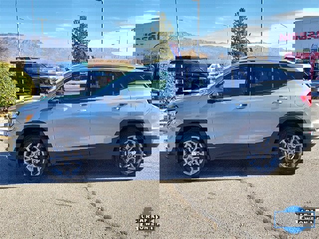 Used 2024 GMC Terrain SLT image 7