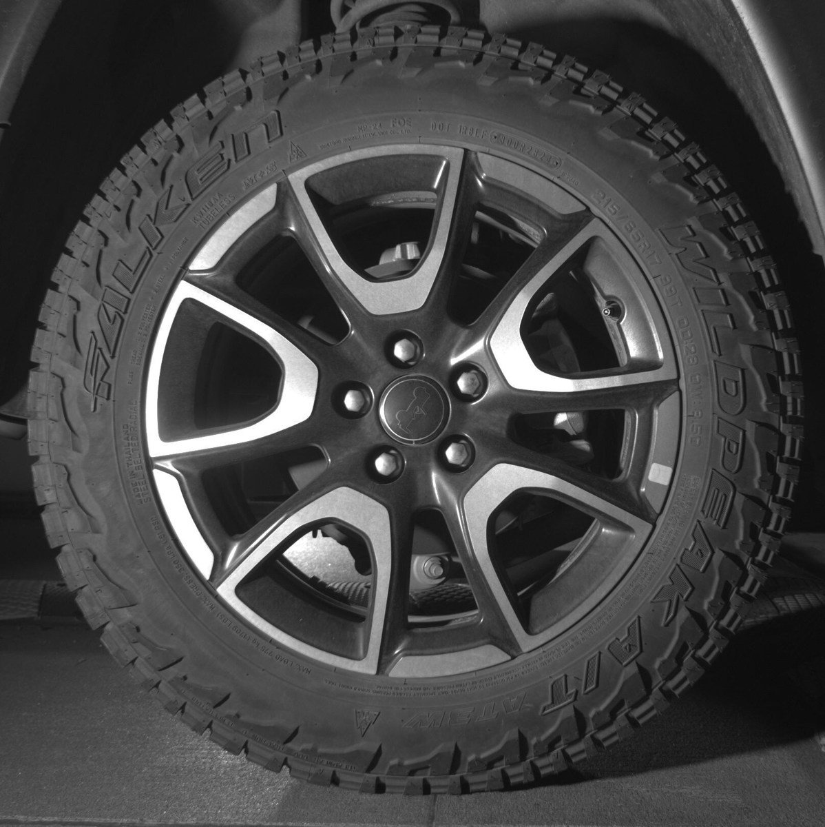 Used 2025 Jeep Compass Trailhawk image 12