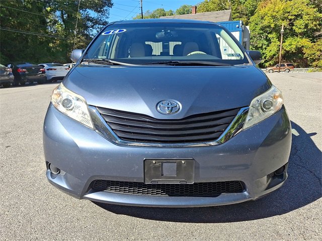 Used 2014 Toyota Sienna LE image 3