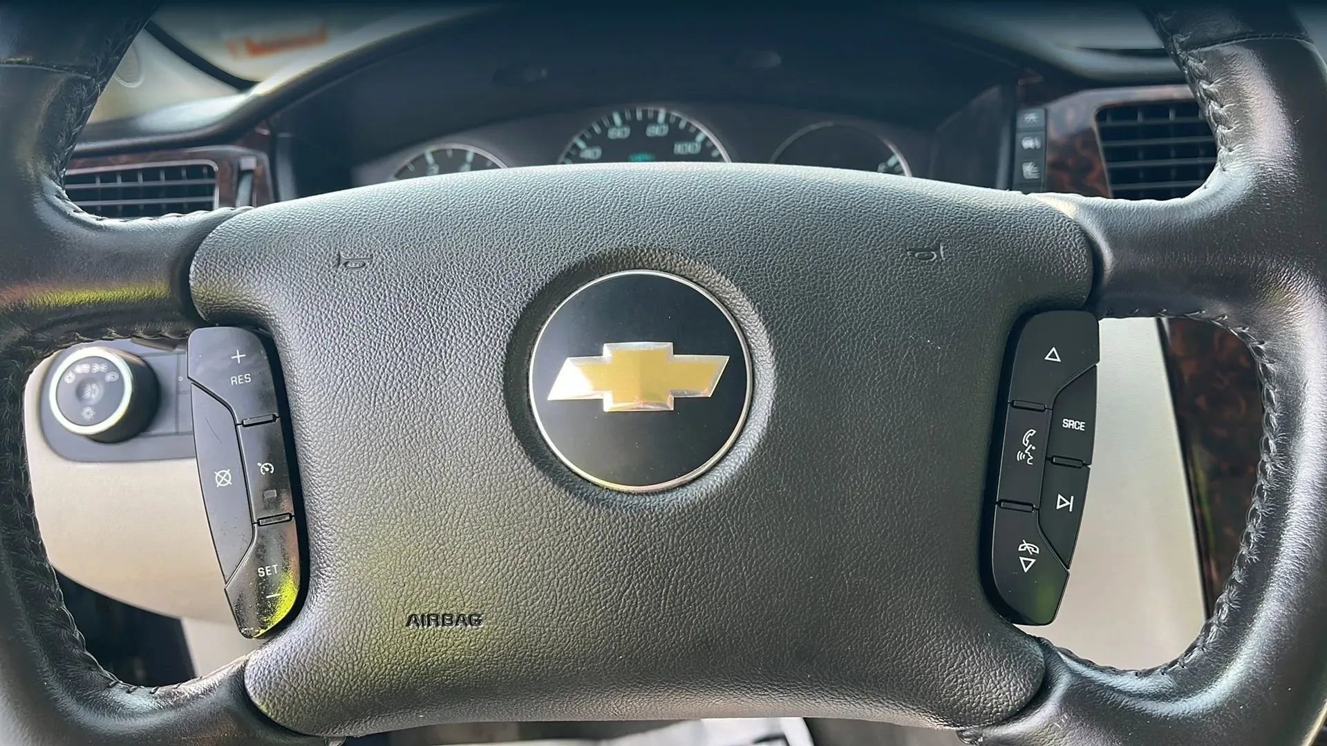 Used 2012 Chevrolet Impala LTZ FWD image 15