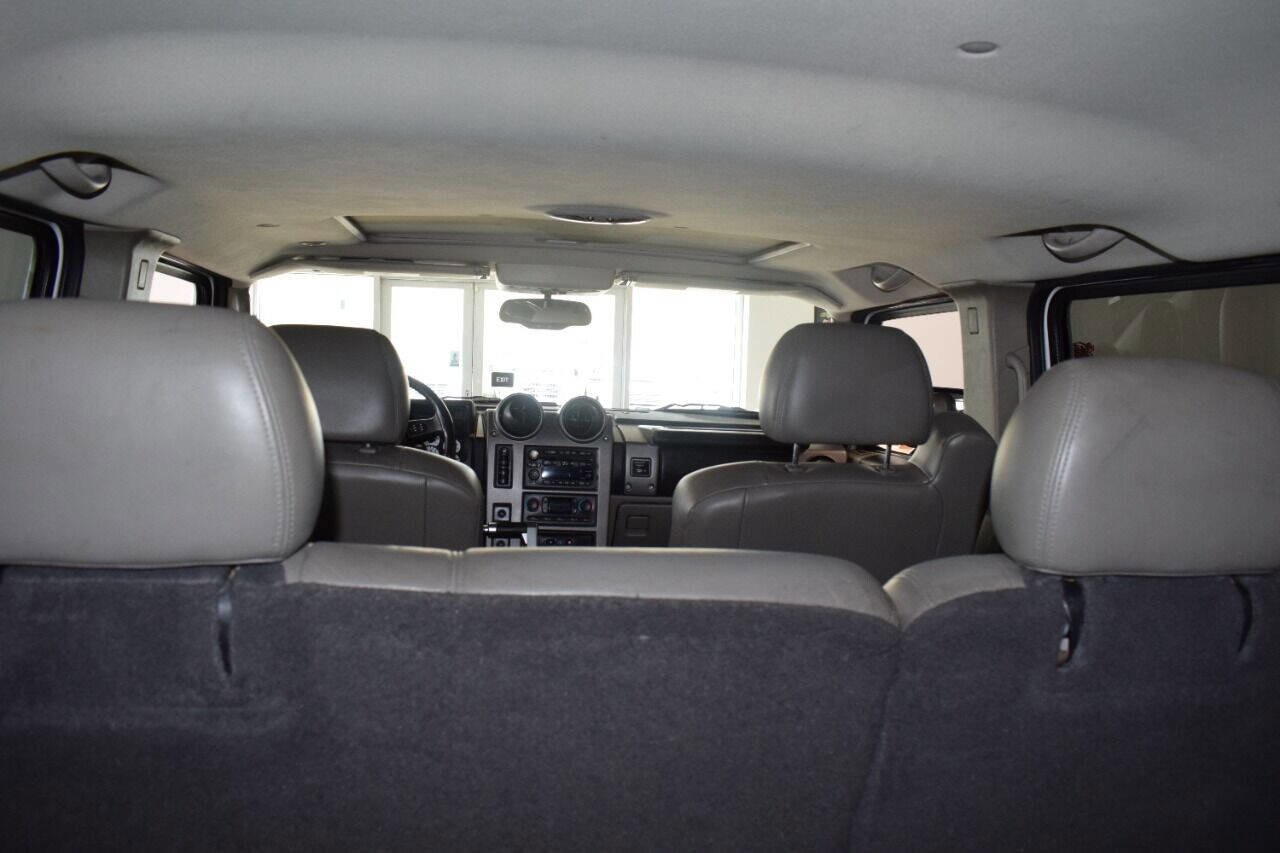 Used 2003 HUMMER H2 w/ Preferred Equipment Group image 29