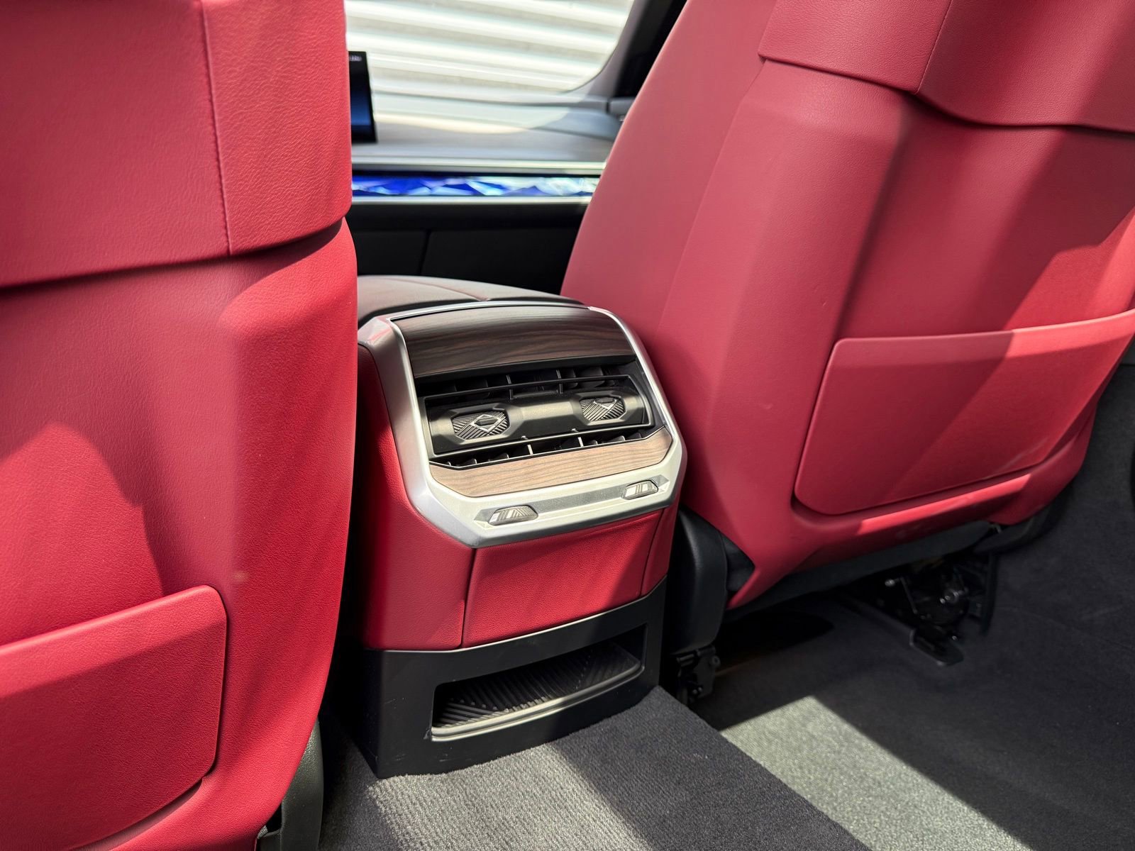 Used 2023 BMW 740i image 27