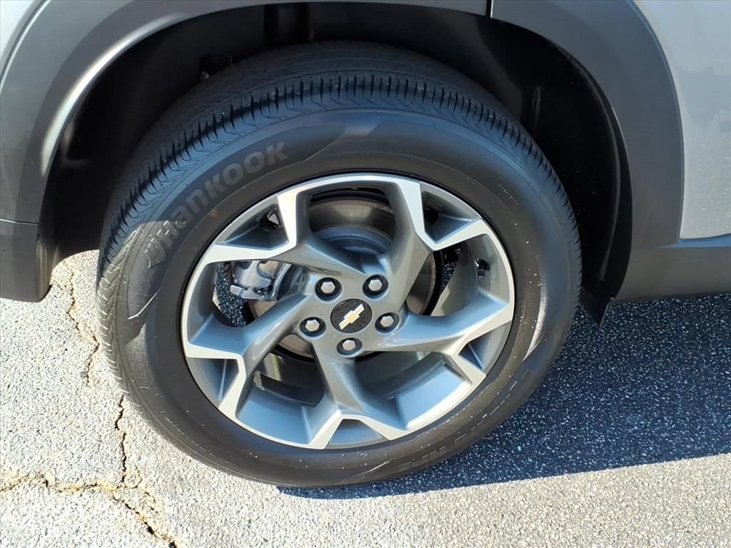 Used 2025 Chevrolet Trax LT FWD image 19