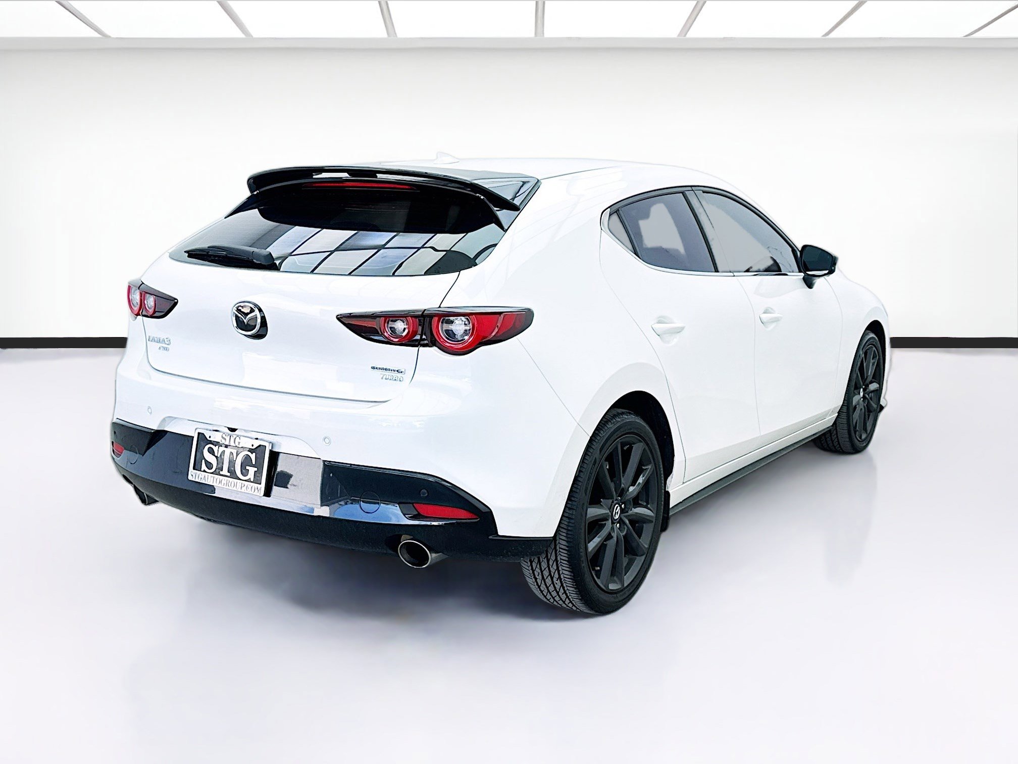 Used 2025 MAZDA MAZDA3 Hatchback w/Premium Plus Pkg image 4