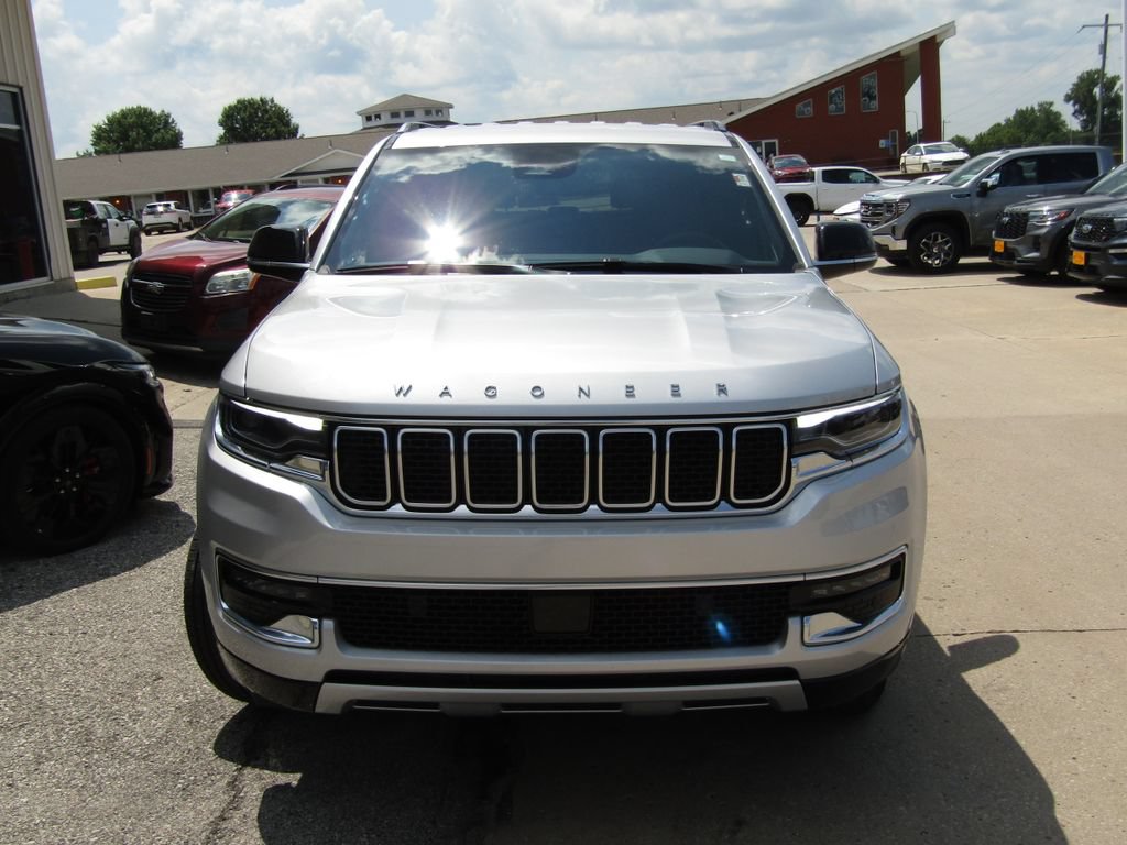 Used 2025 Jeep Wagoneer L Series II AWD/4WD image 13