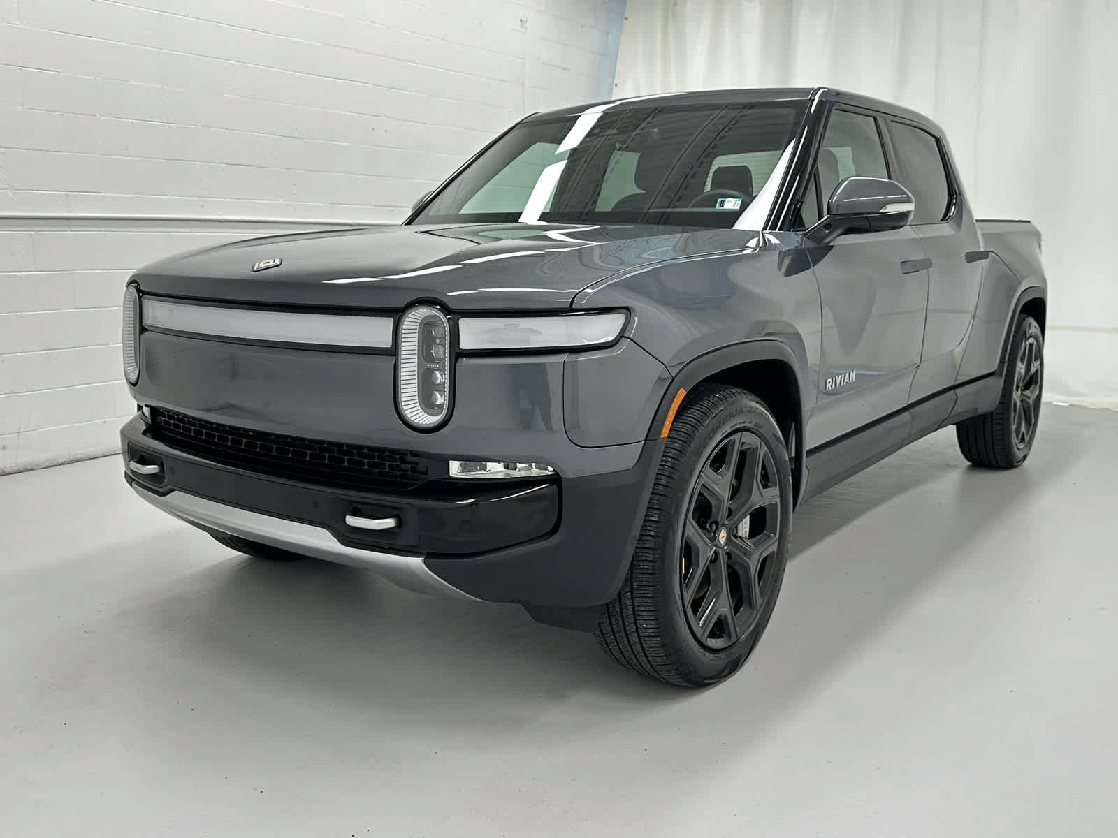 Used 2023 Rivian R1T Adventure AWD/4WD image 4