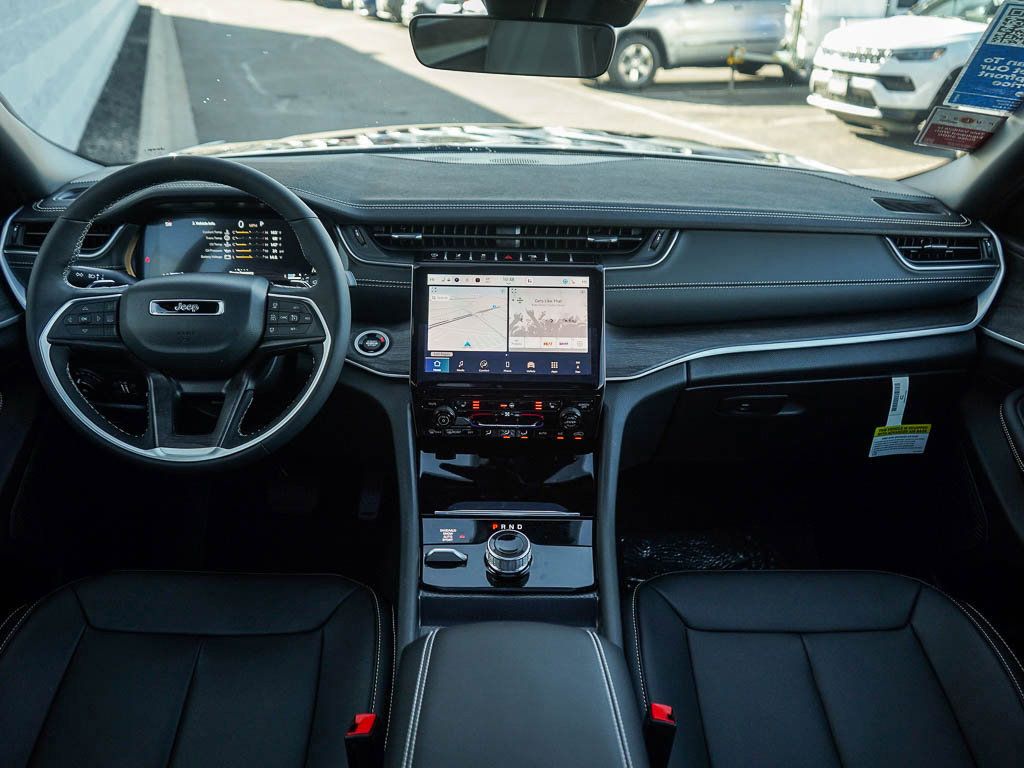 New 2025 Jeep Grand Cherokee Limited image 13