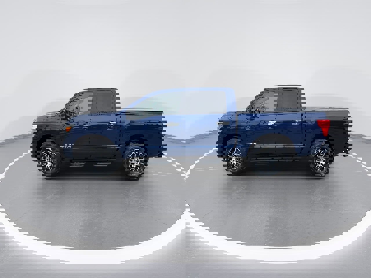 Used 2021 Nissan Titan SV w/ SV Convenience Package image 11