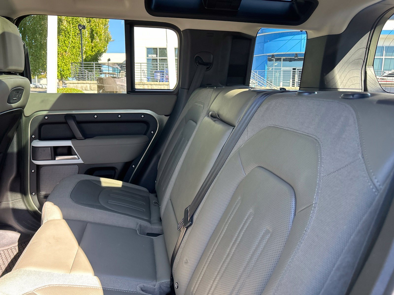 Used 2020 Land Rover Defender 110 First Edition AWD/4WD image 8