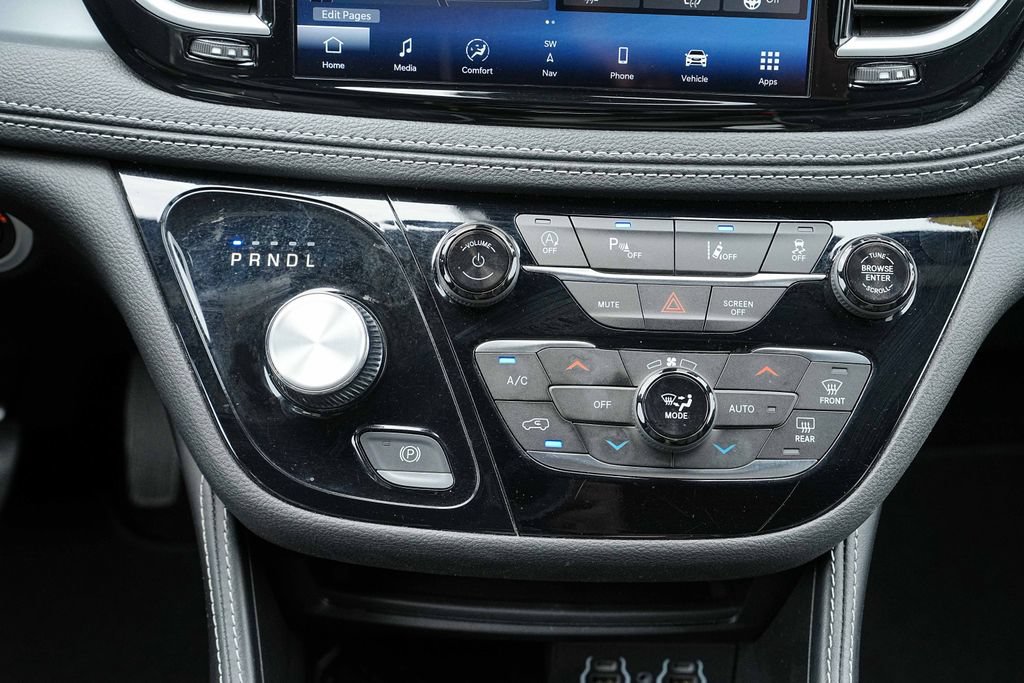 Used 2025 Chrysler Pacifica Limited FWD image 31