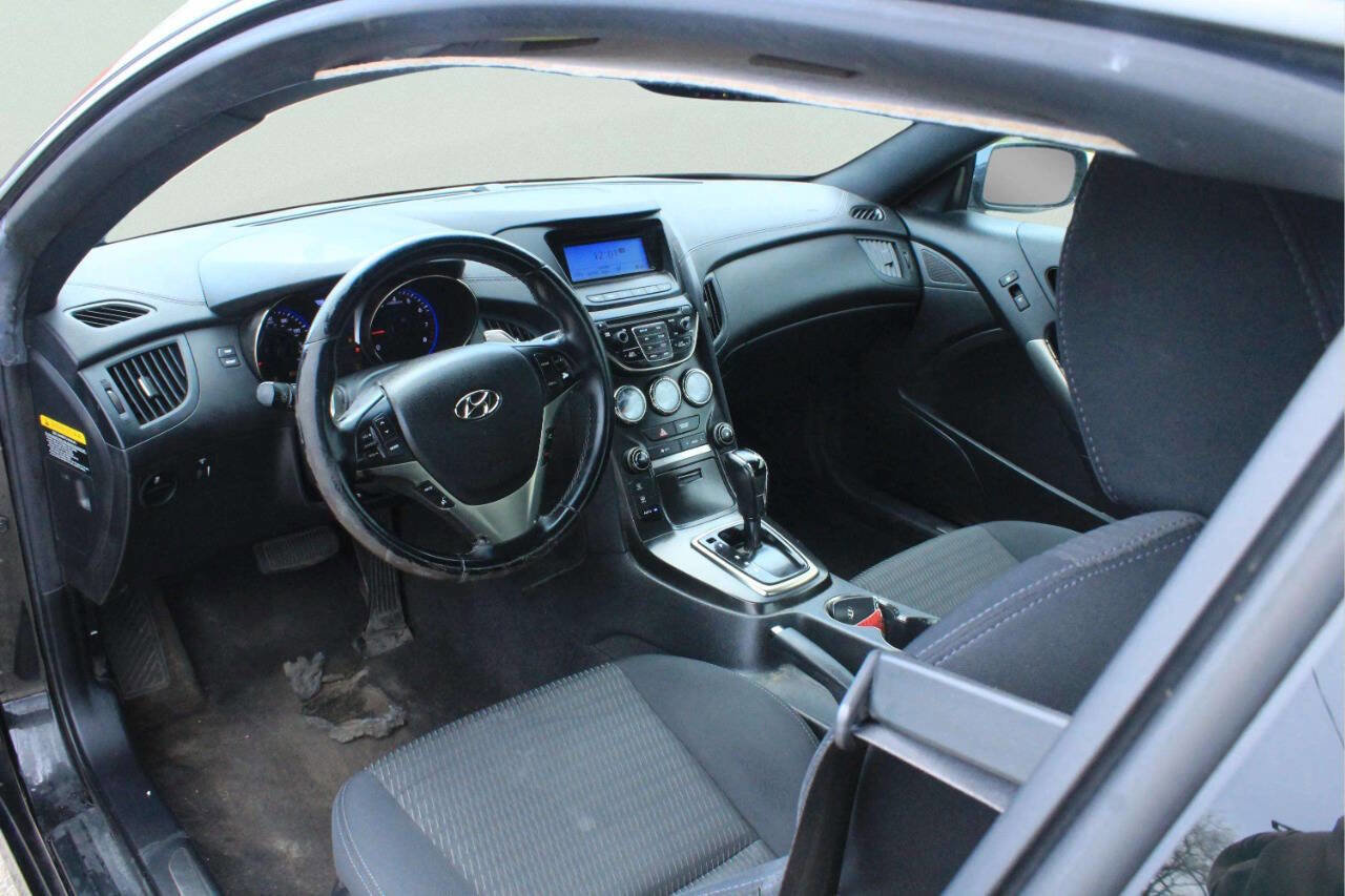 Used 2014 Hyundai Genesis 2.0T image 8
