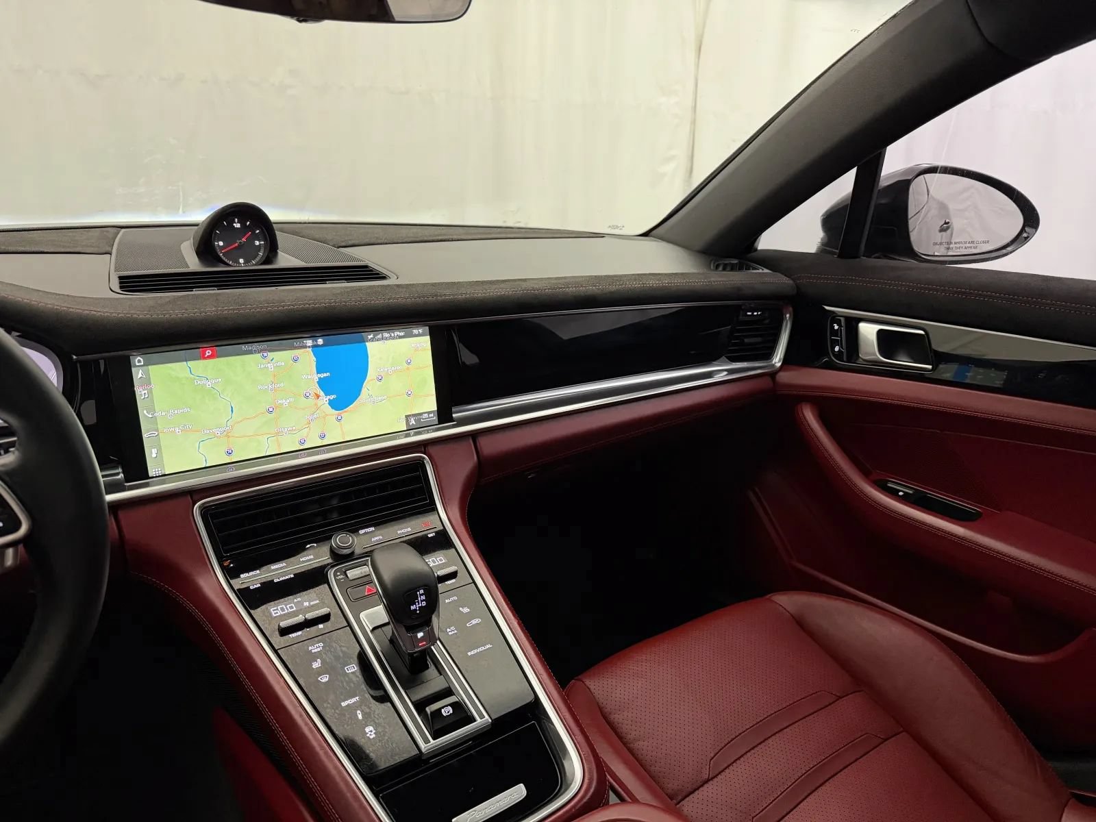 Used 2018 Porsche Panamera RWD image 20