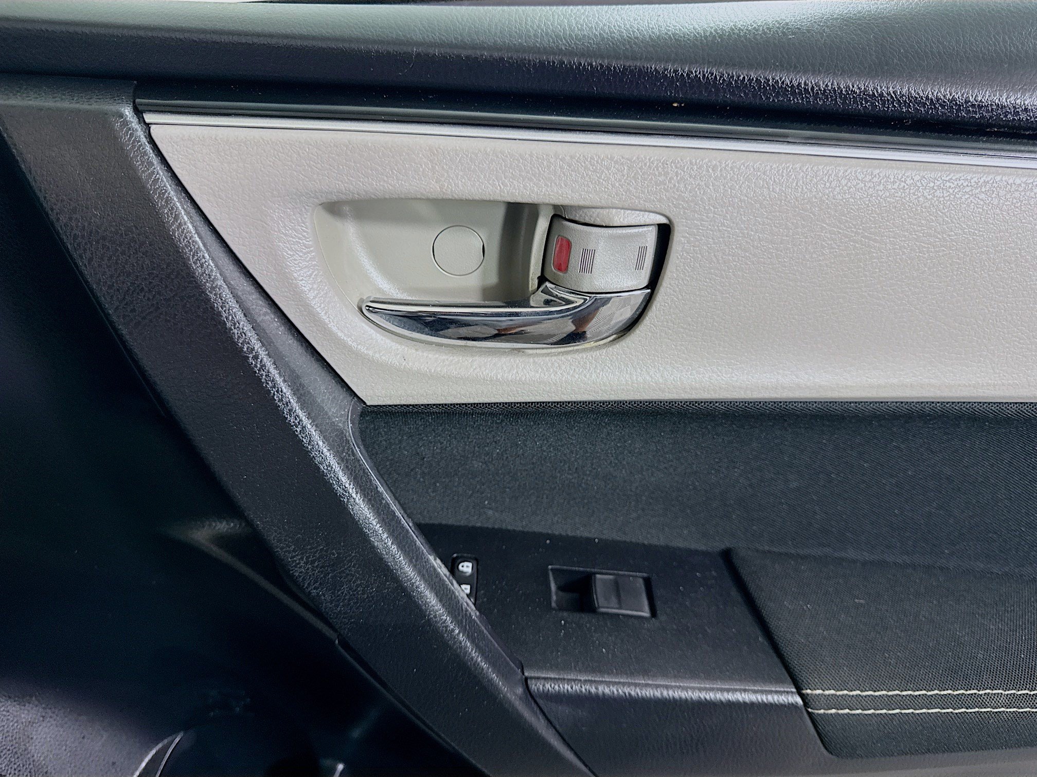Used 2019 Toyota Corolla LE FWD image 30