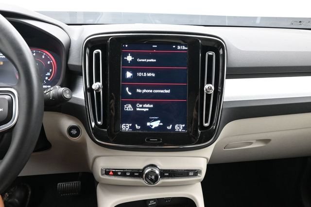 Used 2022 Volvo XC40 T4 Momentum FWD image 13