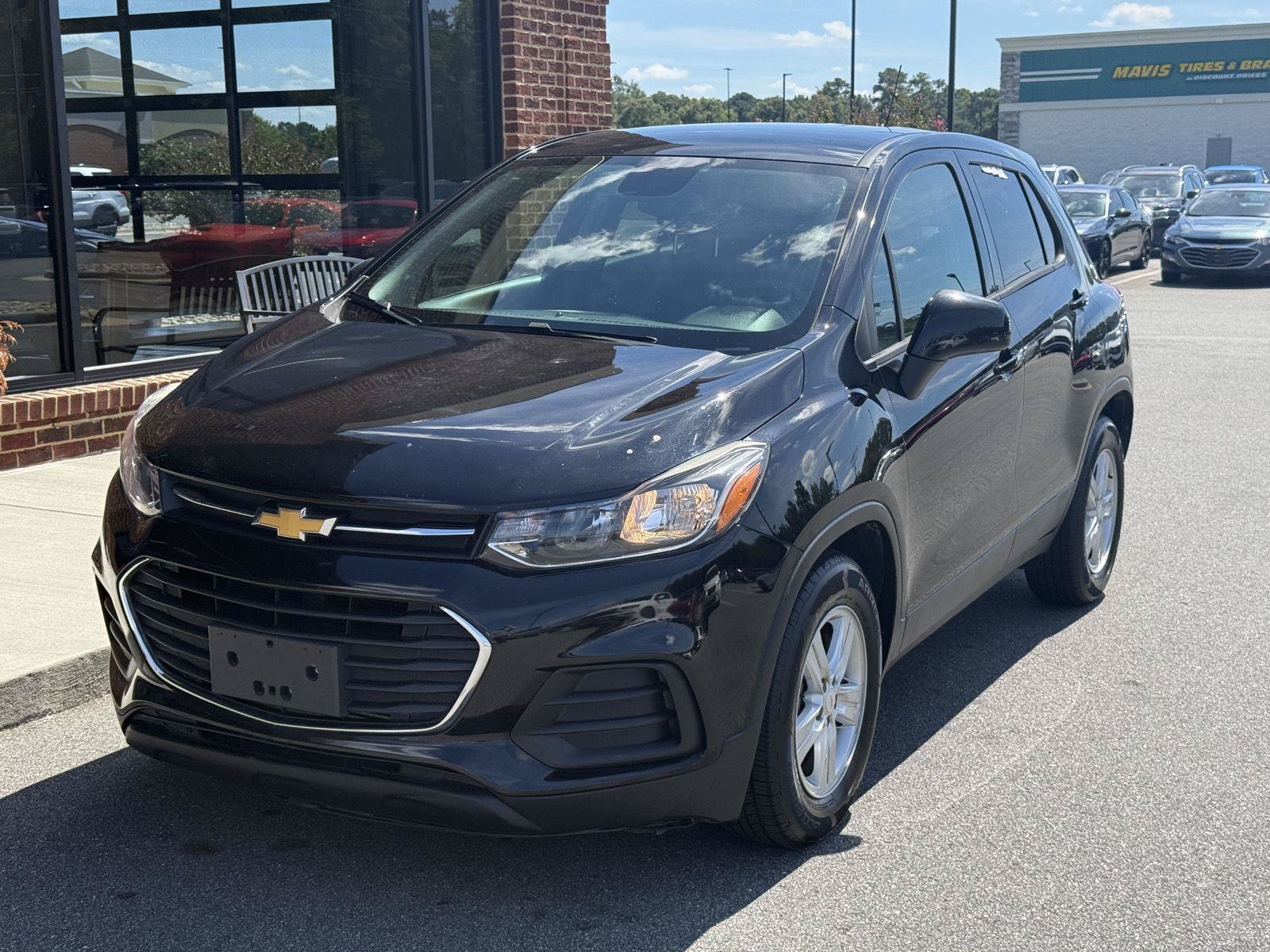 Used 2021 Chevrolet Trax LS w/ Tint and Cruise Package FWD image 1