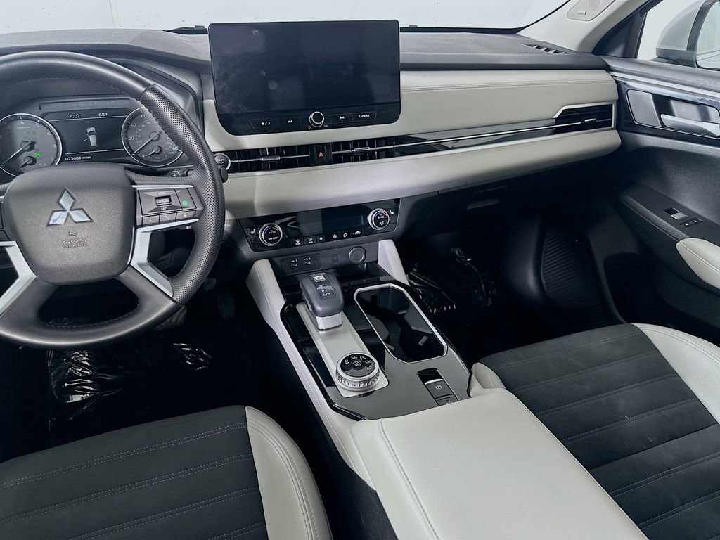 Used 2025 Mitsubishi Outlander SE FWD image 20