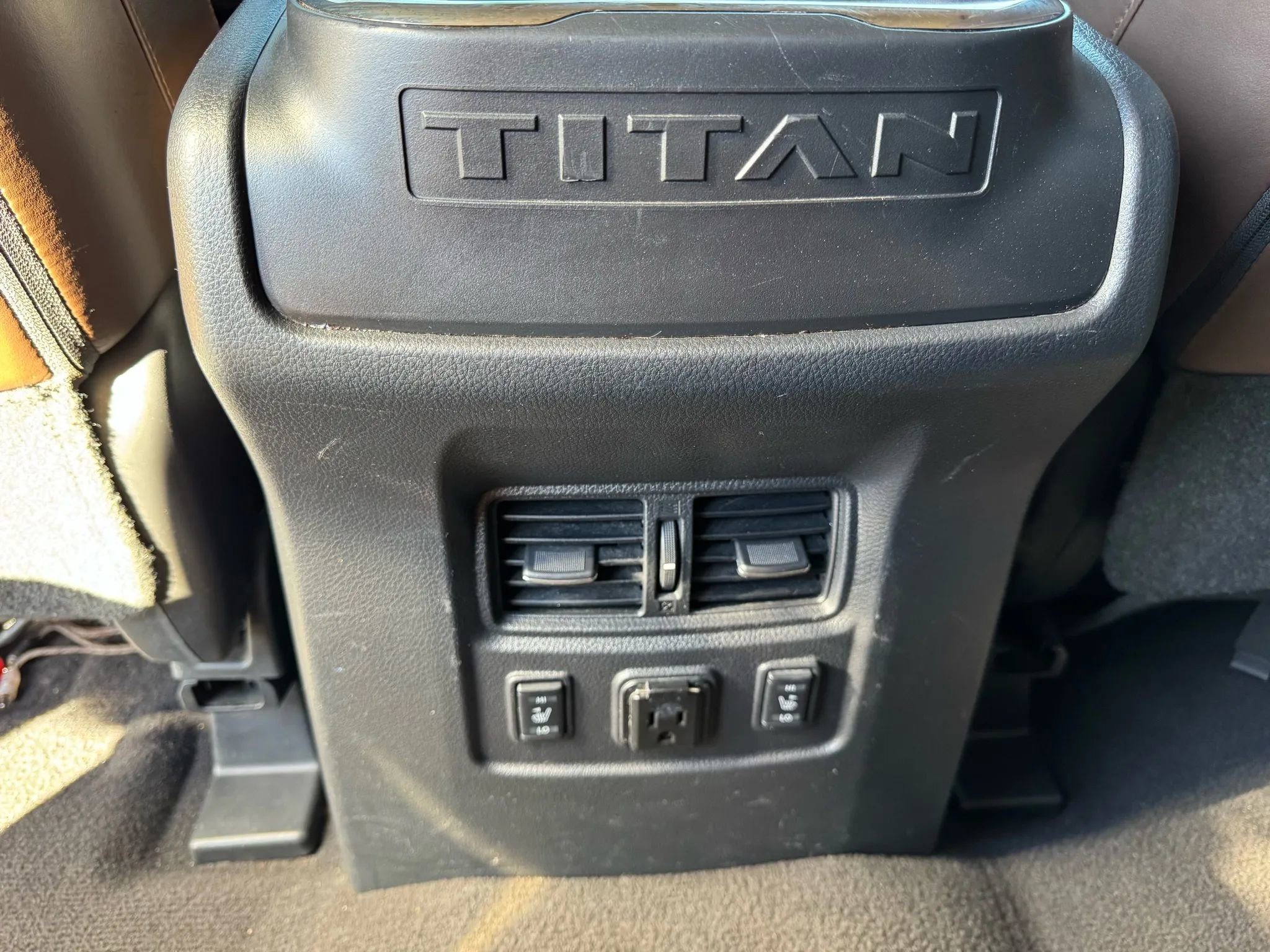 Used 2017 Nissan Titan Platinum Reserve image 18